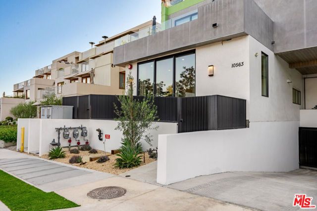 10563 Ashton Avenue 1, Los Angeles, CA 90024
