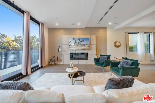 10563 Ashton Avenue 1, Los Angeles, CA 90024
