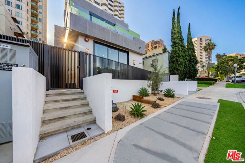 10563 Ashton Avenue 1, Los Angeles, CA 90024