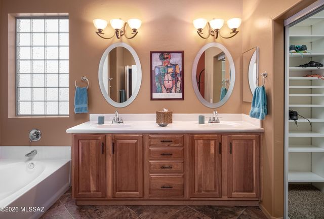 13218 N Woosnam Way, Oro Valley, AZ 85755