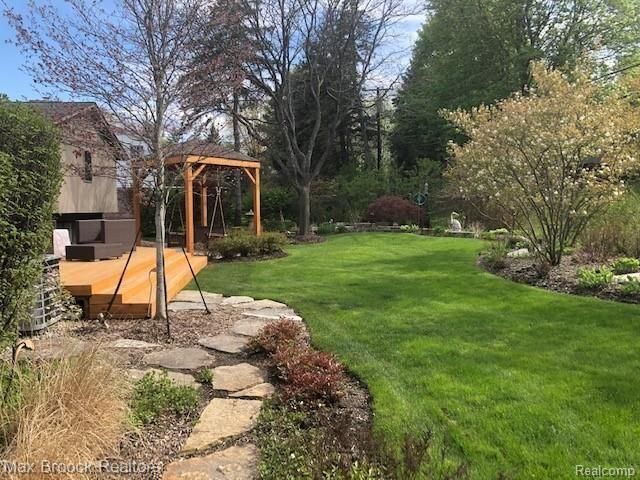 2880 Birchena, West Bloomfield, MI 48324