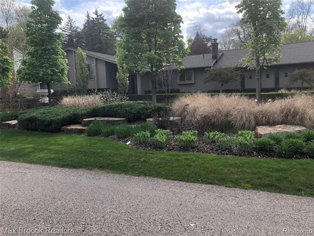 2880 Birchena, West Bloomfield, MI 48324