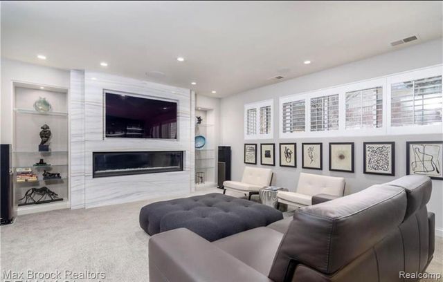 2880 Birchena, West Bloomfield, MI 48324