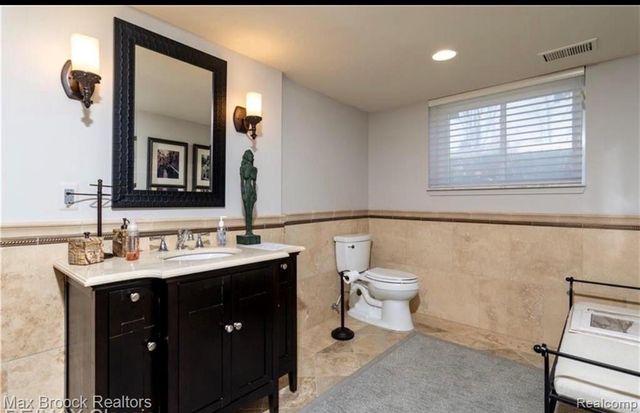 2880 Birchena, West Bloomfield, MI 48324