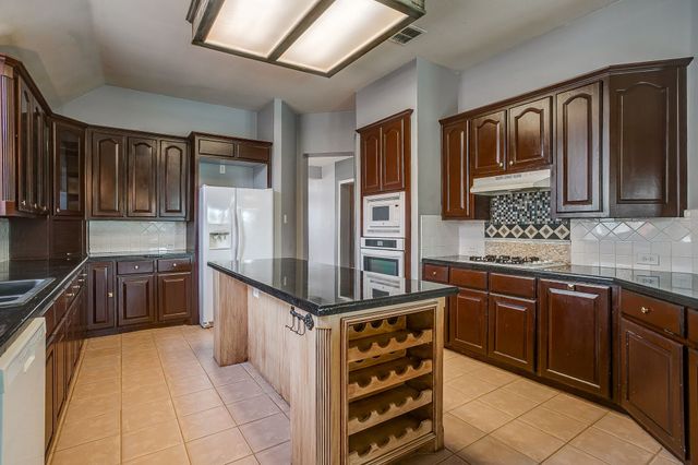 420 Vasey Oak Drive, Keller, TX 76248