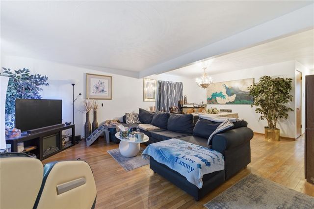 156-158 Sceneridge Avenue, Brentwood, PA 15227
