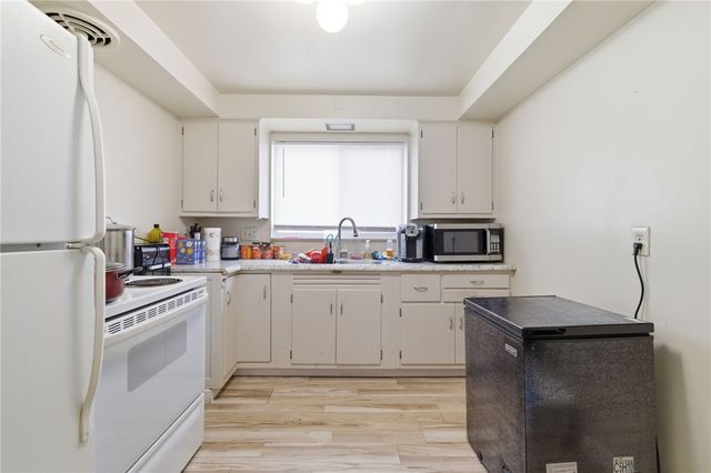 156-158 Sceneridge Avenue, Brentwood, PA 15227