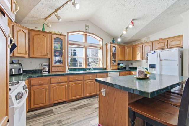 4827 E 994 N, Demotte, IN 46310