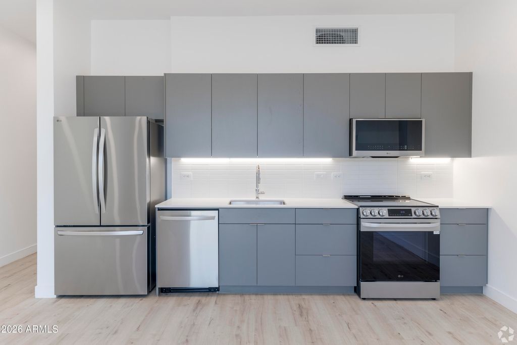 531 E WILLETTA Street 205, Phoenix, AZ 85004