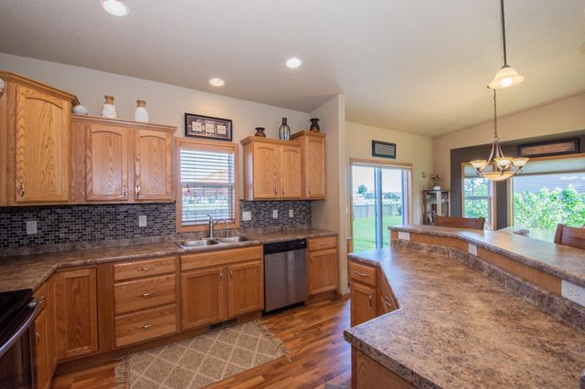 1218 35th Street Circle S, Moorhead, MN 56560