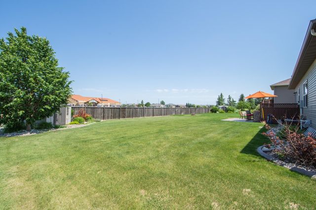 1218 35th Street Circle S, Moorhead, MN 56560