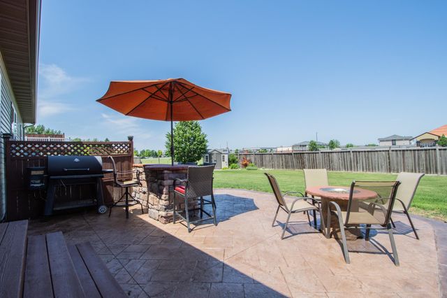 1218 35th Street Circle S, Moorhead, MN 56560