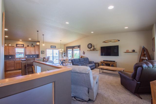 1218 35th Street Circle S, Moorhead, MN 56560