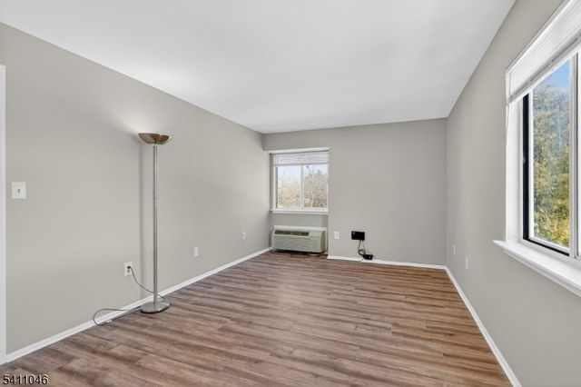 5 Steeplechase Ct, Franklin Twp., NJ 08873