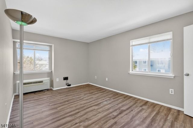 5 Steeplechase Ct, Franklin Twp., NJ 08873