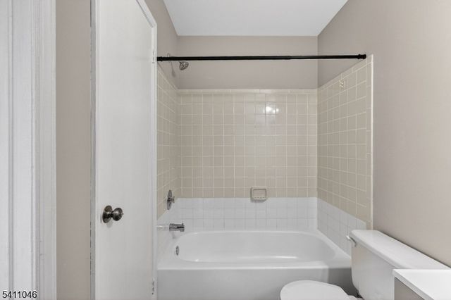 5 Steeplechase Ct, Franklin Twp., NJ 08873