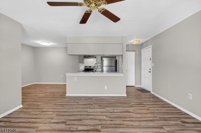 5 Steeplechase Ct, Franklin Twp., NJ 08873