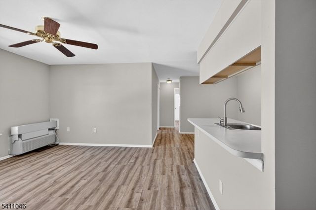 5 Steeplechase Ct, Franklin Twp., NJ 08873