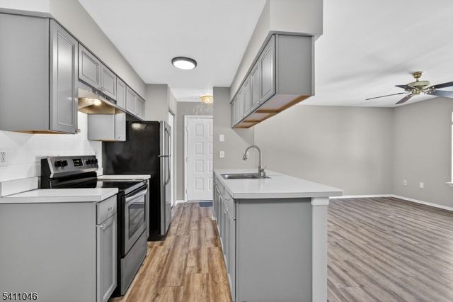 5 Steeplechase Ct, Franklin Twp., NJ 08873