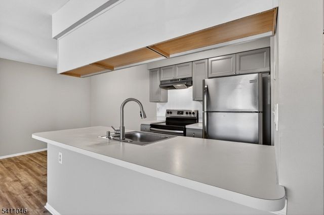 5 Steeplechase Ct, Franklin Twp., NJ 08873