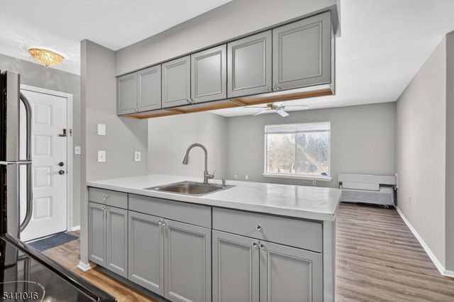 5 Steeplechase Ct, Franklin Twp., NJ 08873