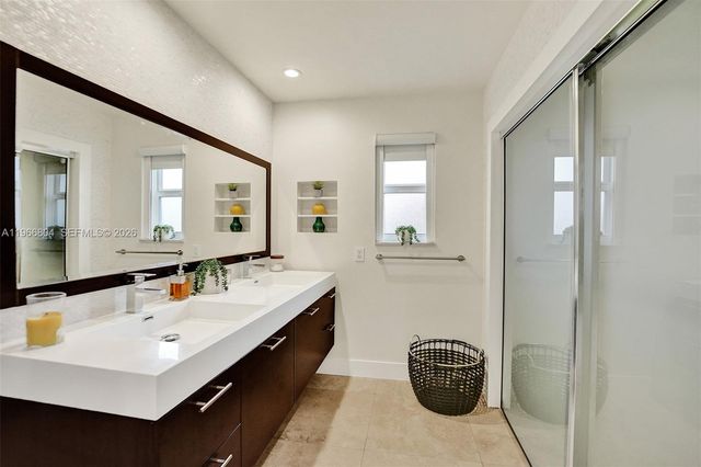 1201 Washington St, Hollywood, FL 33019