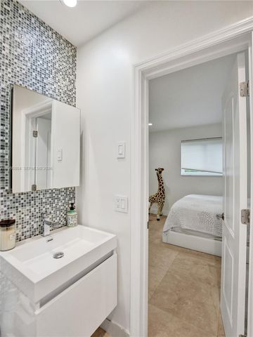 1201 Washington St, Hollywood, FL 33019