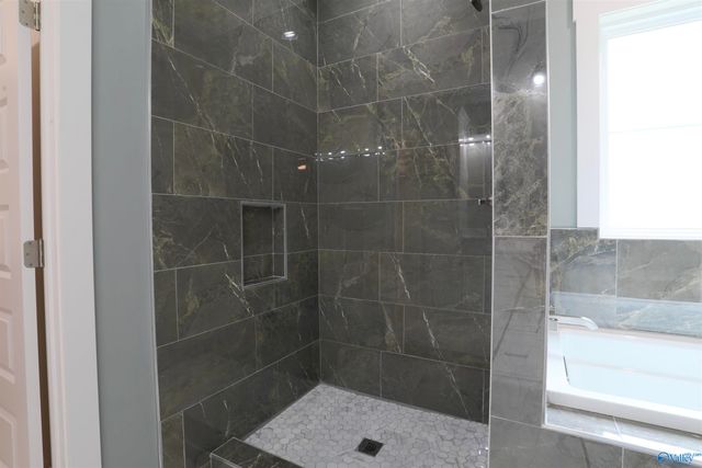 200 Skyview Circle, Muscle Shoals, AL 35661