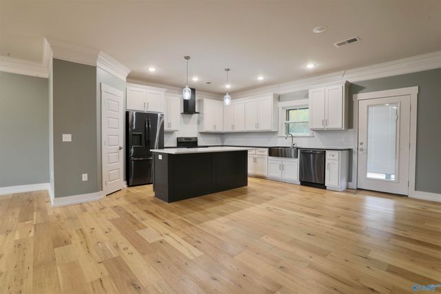 200 Skyview Circle, Muscle Shoals, AL 35661