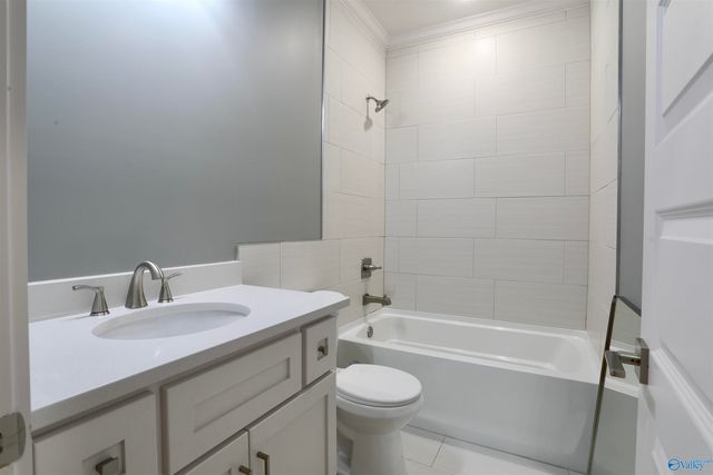 200 Skyview Circle, Muscle Shoals, AL 35661