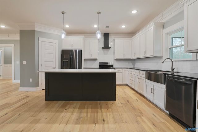 200 Skyview Circle, Muscle Shoals, AL 35661