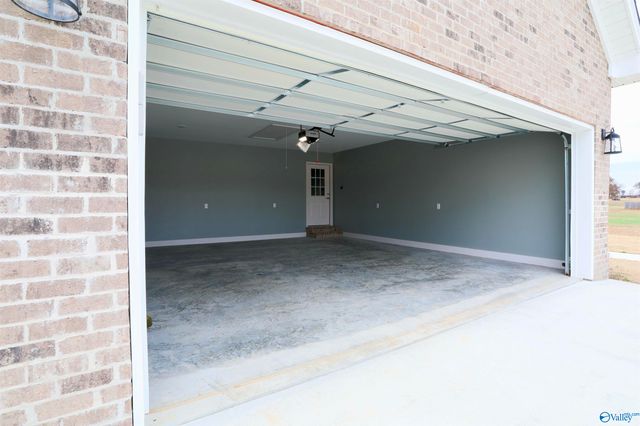 200 Skyview Circle, Muscle Shoals, AL 35661