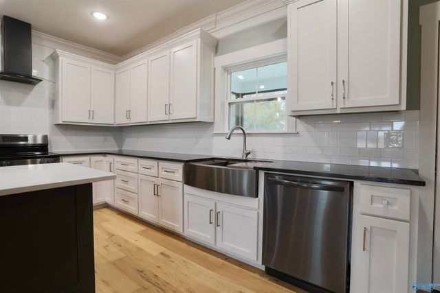 200 Skyview Circle, Muscle Shoals, AL 35661