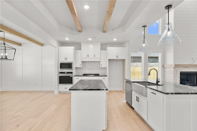 1140 Canyon Maple Street, Centerton, AR 72719