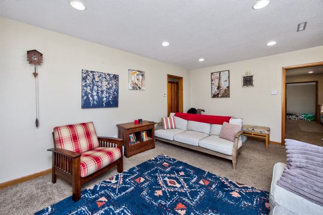 223 SE East Lawn Drive, Ankeny, IA 50021