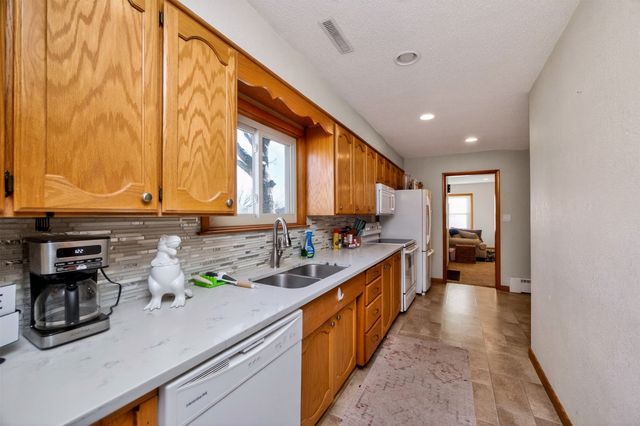 223 SE East Lawn Drive, Ankeny, IA 50021