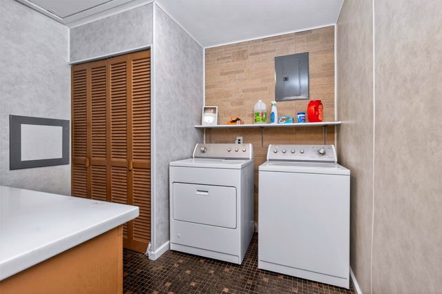 223 SE East Lawn Drive, Ankeny, IA 50021