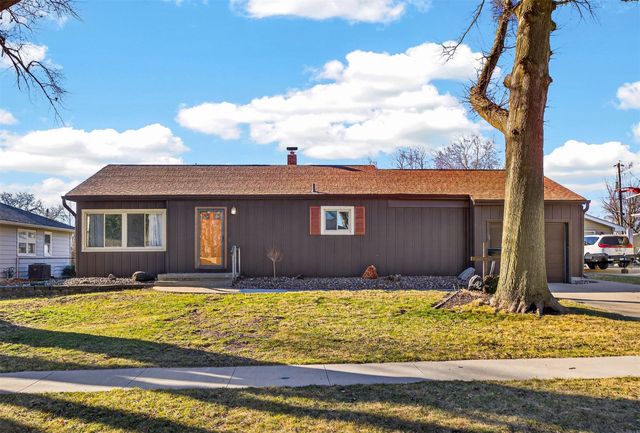 223 SE East Lawn Drive, Ankeny, IA 50021