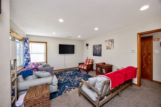 223 SE East Lawn Drive, Ankeny, IA 50021