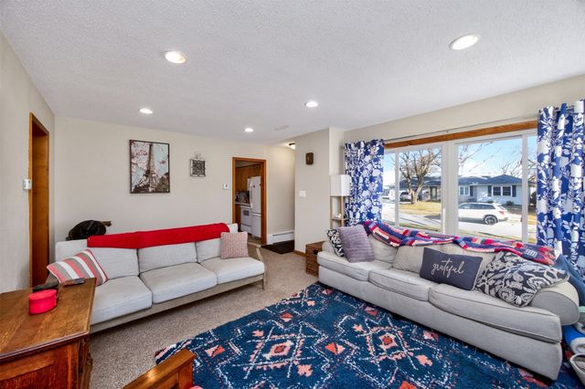 223 SE East Lawn Drive, Ankeny, IA 50021