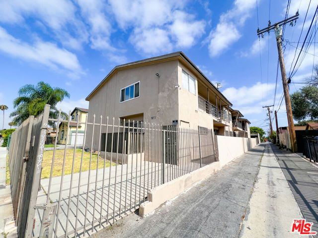 1017 W 95th Street, Los Angeles, CA 90044