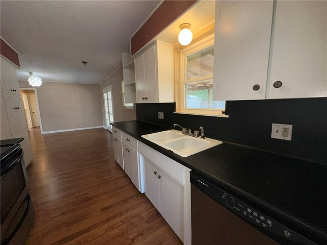 1113 Memorial Pkwy, Portland, TX 78374