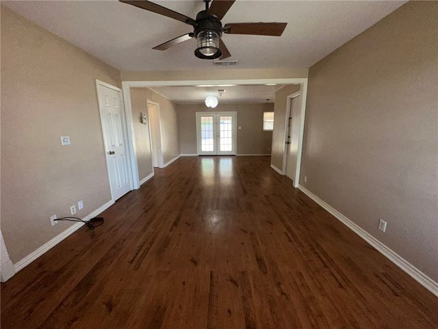 1113 Memorial Pkwy, Portland, TX 78374