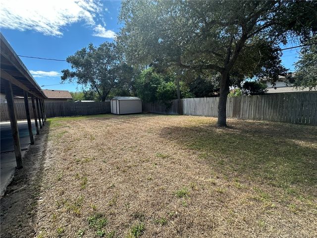 1113 Memorial Pkwy, Portland, TX 78374