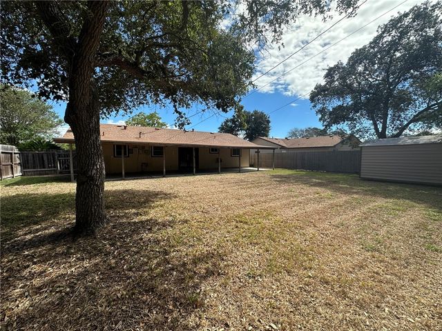 1113 Memorial Pkwy, Portland, TX 78374