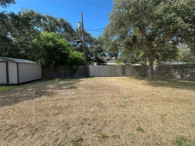 1113 Memorial Pkwy, Portland, TX 78374