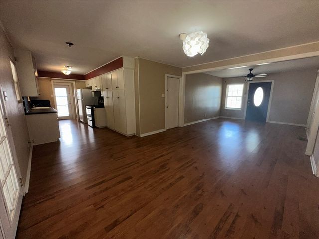 1113 Memorial Pkwy, Portland, TX 78374