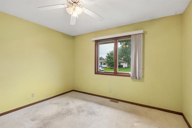 1006 SE Uehlamar Drive, Ankeny, IA 50021