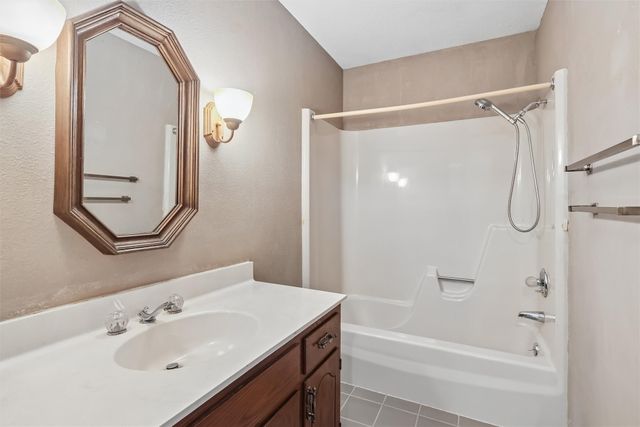 1006 SE Uehlamar Drive, Ankeny, IA 50021
