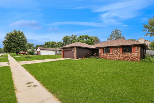 1006 SE Uehlamar Drive, Ankeny, IA 50021